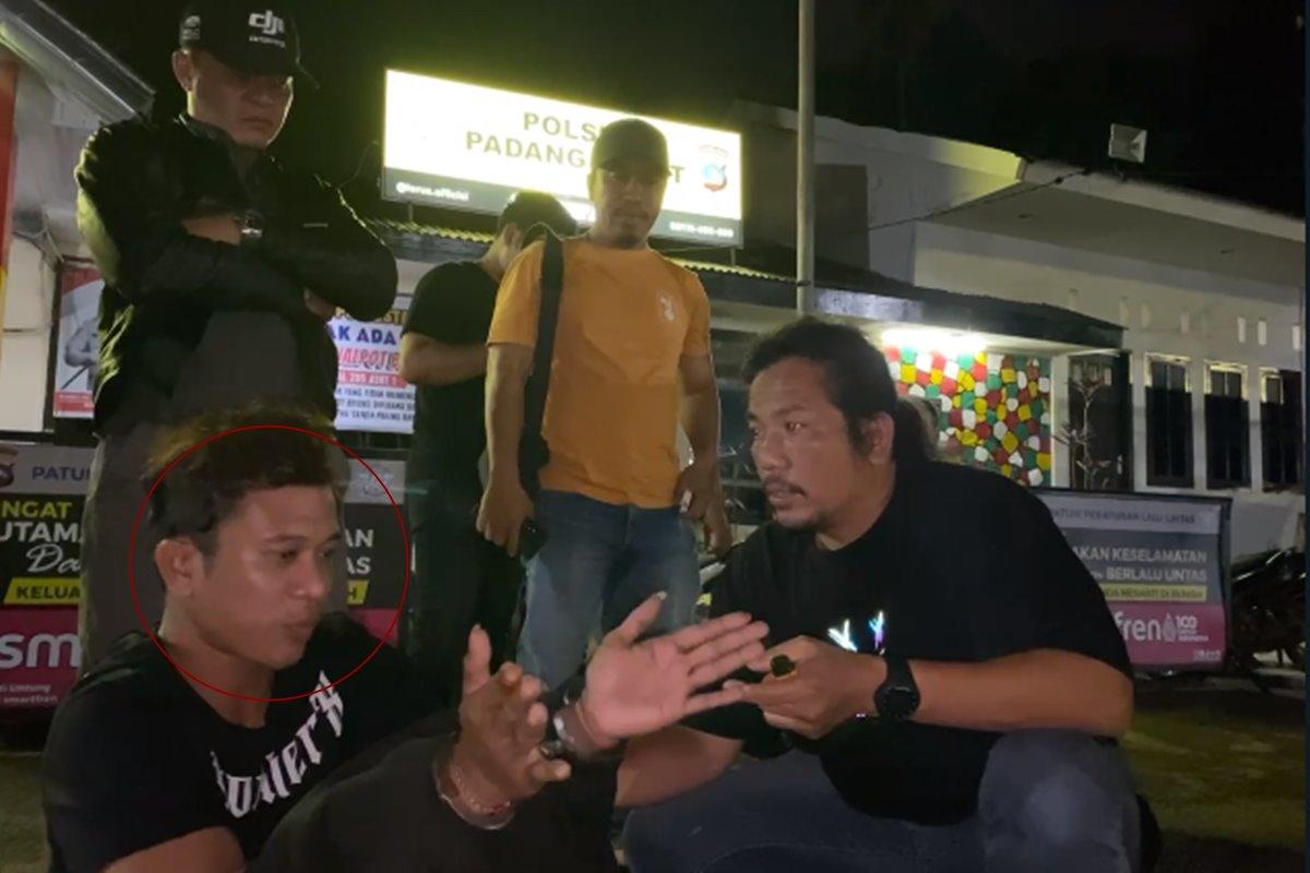 Momen-detik-detik-penangkapan-Antoni-bos-distro-Anti-Mahal-diduga-pelaku-utama.jpg