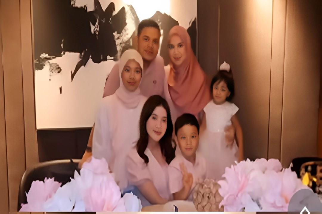 Momen-kedekatan-Irish-Bella-dengan-anak-sambungnya.jpg
