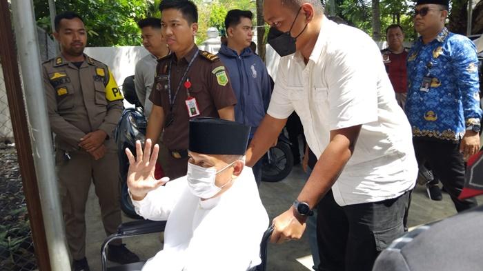 Naik Kursi Roda, Eks Gubernur Sumsel Alex Noerdin Hadiri Sidang Eksepsi Dugaan Korupsi Pasar Cinde