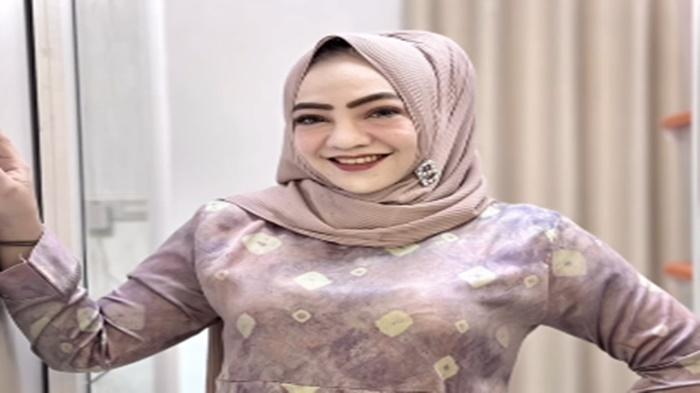 Nama-Ferizka-Utami-atau-yang-lebih-dikenal-dengan-sapaan-Ibu-Ika-asal-Palembang.jpg