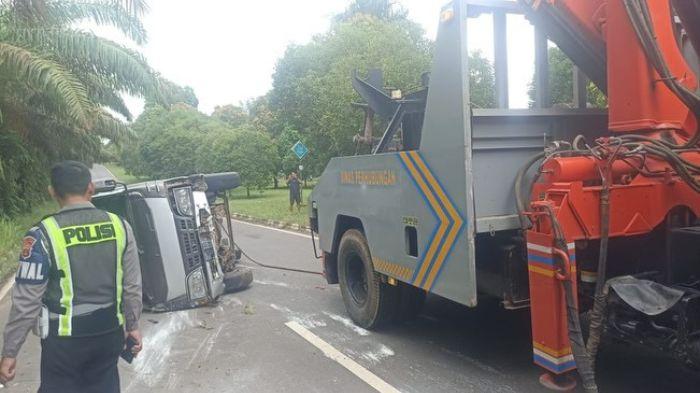 Ngebut-dan-Pecah-Ban-Microbus-Terbalik-Hingga-Berputar-360-Derajat-di-Banyuasin-Berisi-7-Penumpang.jpg