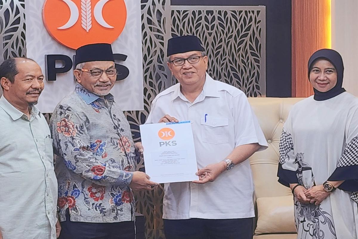 PKS Serahkan SK Dukungan ke Ahmad Rizali-Shinta Paramitha Sari, Maju di Pilkada Muara Enim 2024