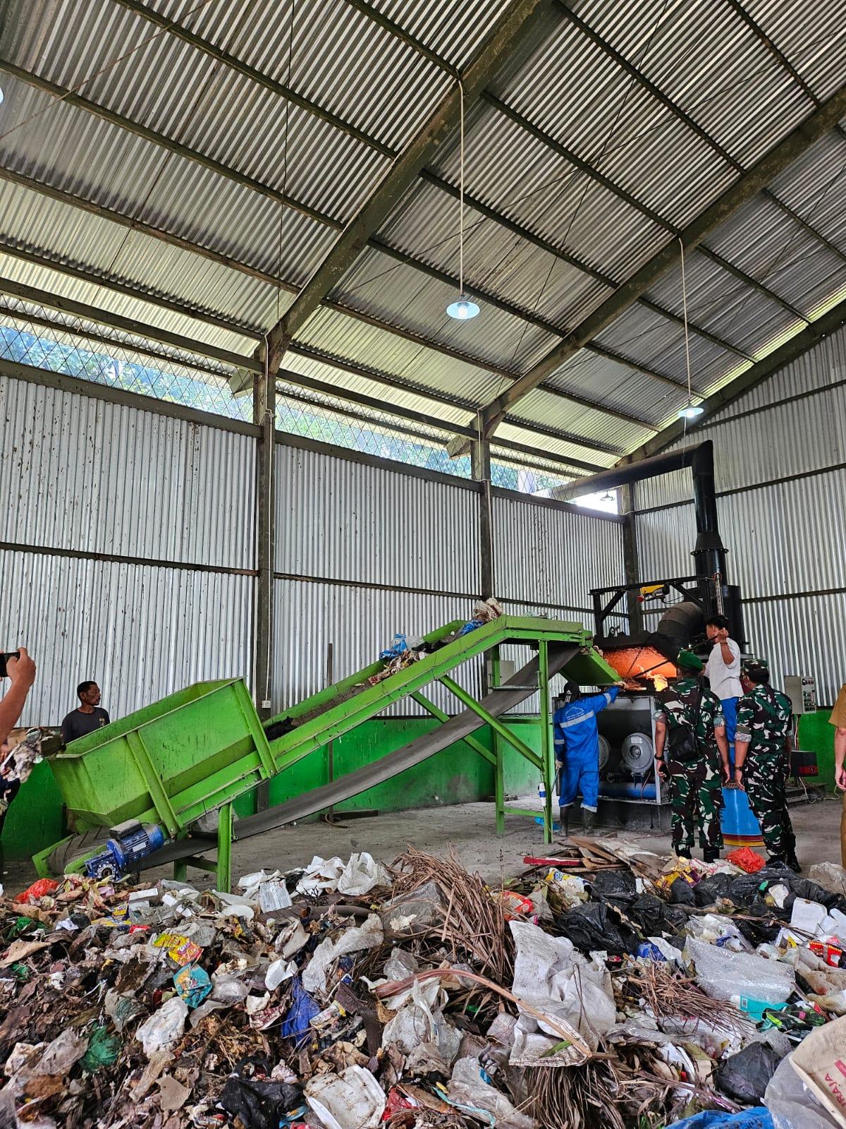 Bukit Asam Serahkan Bantuan Mesin Pemusnah Sampah, Bantu Permasalahan Sampah di Muara Enim