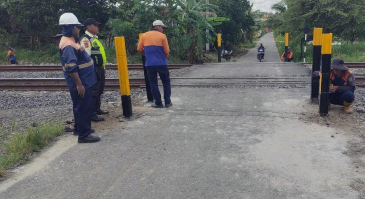 Jelang  Nataru 2025/2026, KAI Divre III Palembang Perkuat Aspek  Keselamatan Perlintasan Sebidang