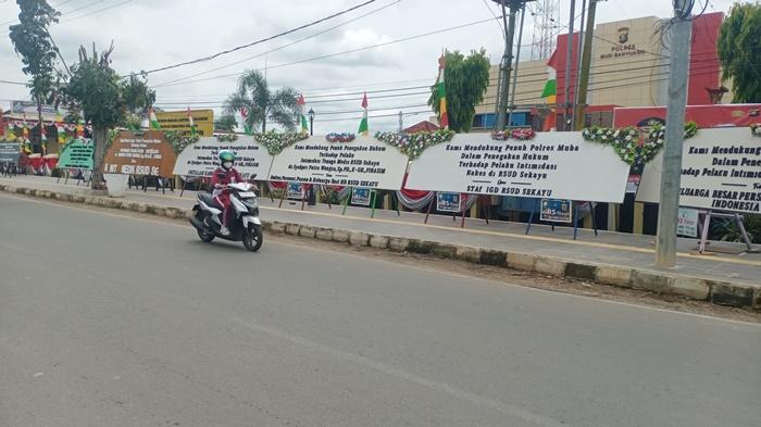 Papan-Bunga-Banjiri-Polres-Muba-Dukung-dr-Syahpri-RSUD-Sekayu-yang-Diintimidasi-Keluarga-Pasien.jpg