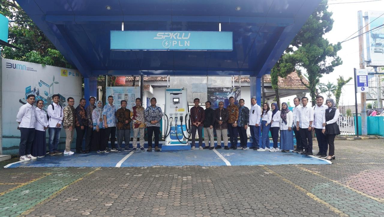 Pastikan-Kesiapan-Fasilitas-Charging-Mobil-Listrik-jelang-Lebaran.jpg