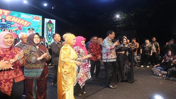 Pedangdut-Rita-Sugiarto-Meriahkan-HUT-ke-79-Kabupaten-Muara-Enim.jpg