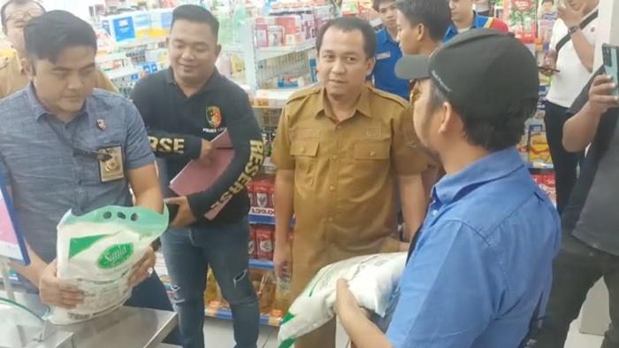 Sorot Beras Premium Oplosan dan Kurang Timbangan, Pemkab Lahat Sidak Beras ke Toko