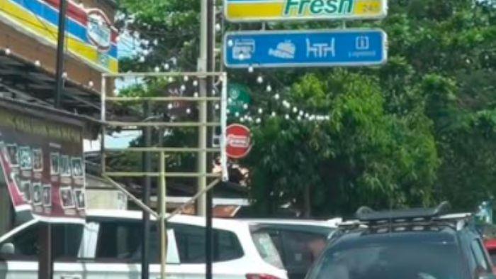 Pemkot-Prabumulih-Tegaskan-Parkir-Gratis-Tapi-Jukir-Masih-Muncul-Saat-Malam-di-Alfamart-Indomaret.jpg