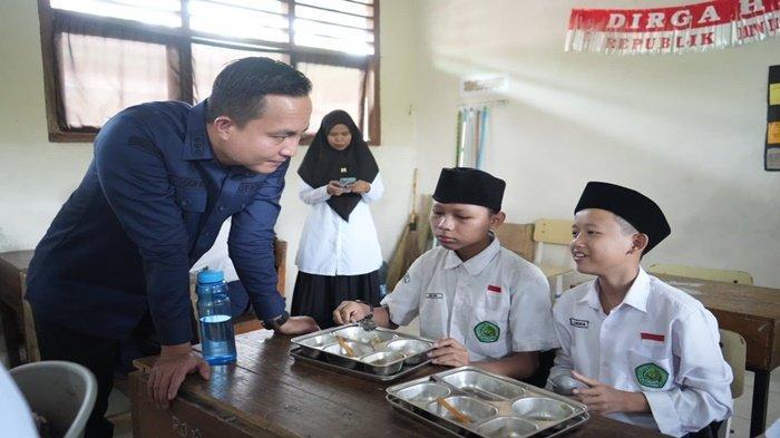 Pemprov-Sumsel-Turut-Sumbang-Program-Makan-Siang-Gratis-Melalu-Anggaran-Belanja-Tidak-Terduga.jpg
