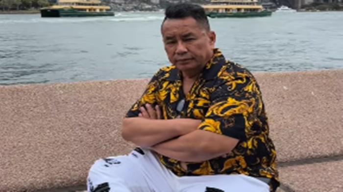 Pengacara-kondang-Hotman-Paris-Hutapea-memberikan-dukungannya-membela-Nen.jpg