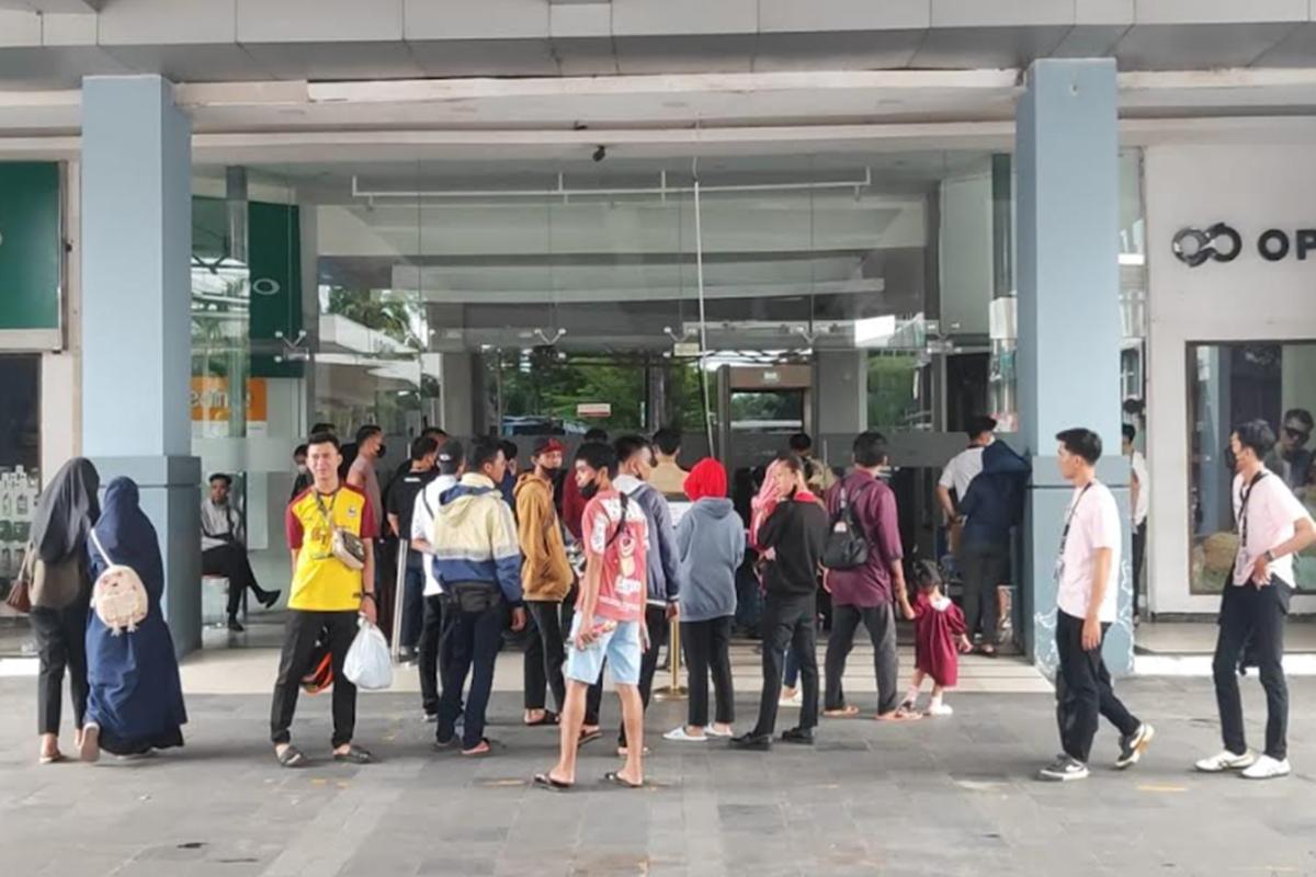 Pengumuman-PS-Mall-pengunjung-ada-yang-datang-dan-tidak-tahu-kalau-mall-belum-beroperasi.jpg