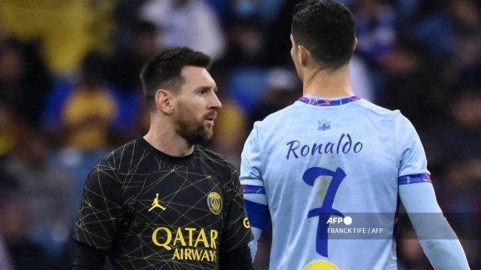 Penyerang-Paris-Saint-Germain-Argentina-Lionel-Messi-kiri-berjalan.jpg