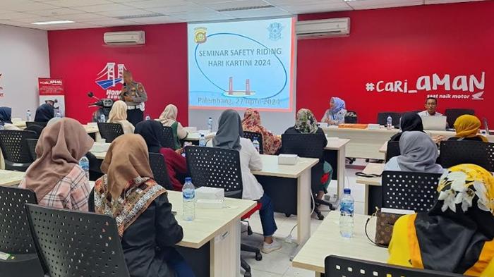 Peringati-Hari-Kartini-Astra-Motor-Sumsel-Gelar-Seminar-Safety-Riding.jpg