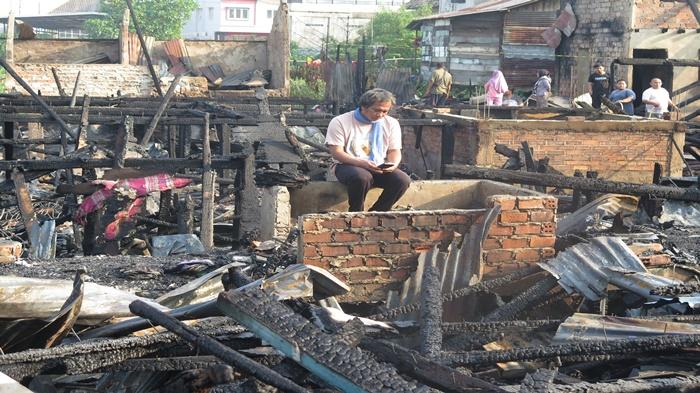 Perjuangan-Agus-Selamatkan-Keluarga-Saat-Kebakaran-di-SU-1-Palembang-Uang-Rencana-Adik-Menikah-Raib.jpg