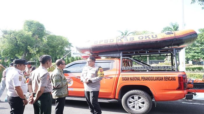 Perkuat Siaga Banjir, BNPB Serahkan Bantuan Mobil Rescue ke Pemkab OKU