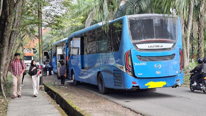 Polemik-Moda-Angkutan-Mahasiswa-Unsri-Damri-Terbatas-Bus-Kaleng-Dilarang-Masuk-Kampus.jpg