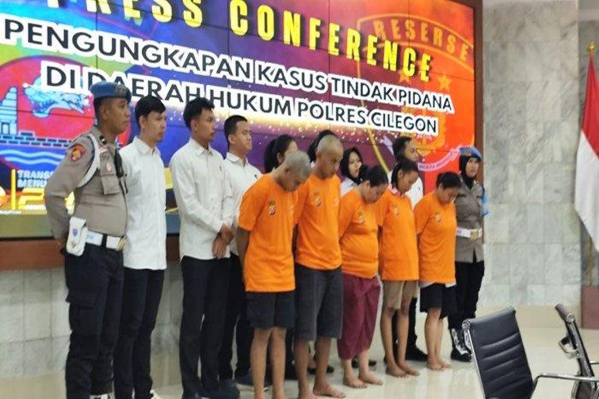 Detik-detik Wartawan Jambak Rambut Satu dari 5 Tersangka Pembunuh Bocah Asal Cilegon Wajah Dilakban