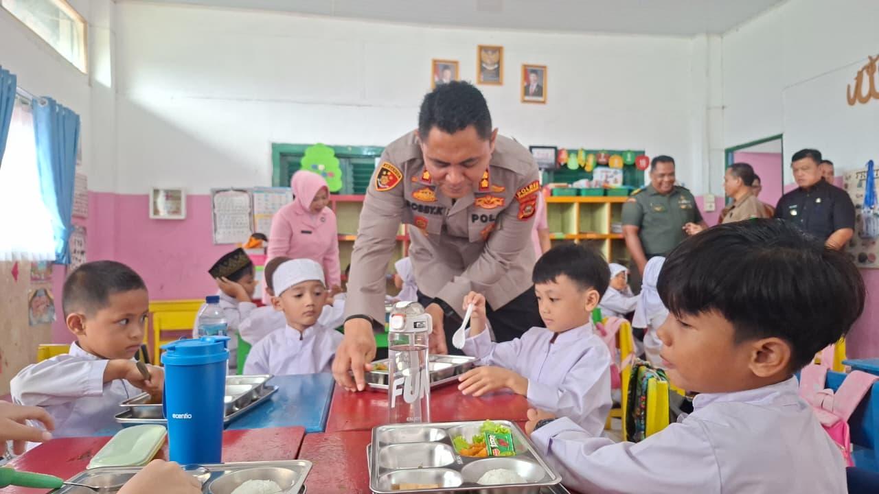 Polres-Prabumulih-Resmikan-Operasional-Dapur-MBG-Bisa-Distribusikan-Makanan-ke-1006-Pelajar.jpg