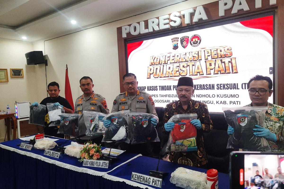 Polresta-Pati-mengungkap-modus-yang-digunakan-tersangka-Ashari-AS-pen.jpg
