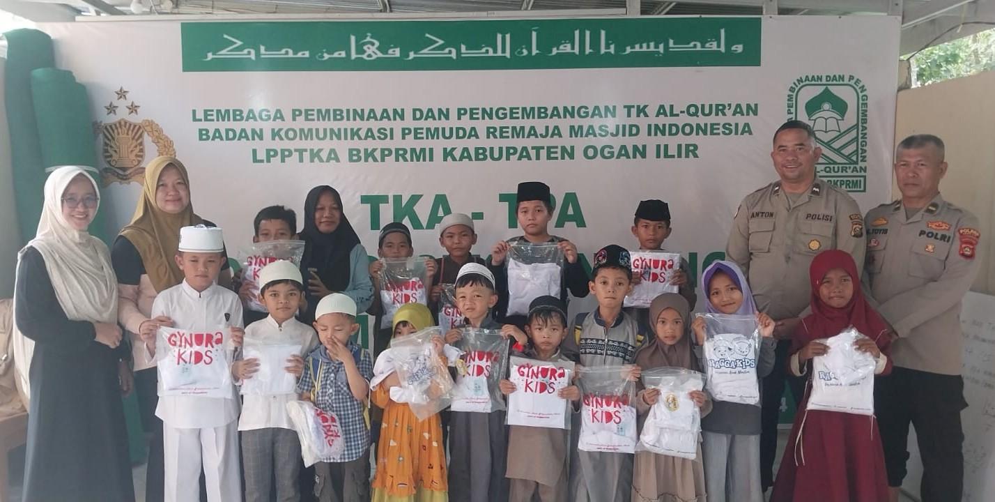 Polsek-Tanjung-Batu-Bagikan-Seragam-Mengaji-Untuk-Siswa-TKA-TPA.jpg