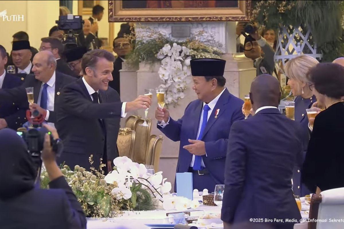 Prabowo-dan-Macron-bersulang-di-gala-dinner-di-Istana.jpg