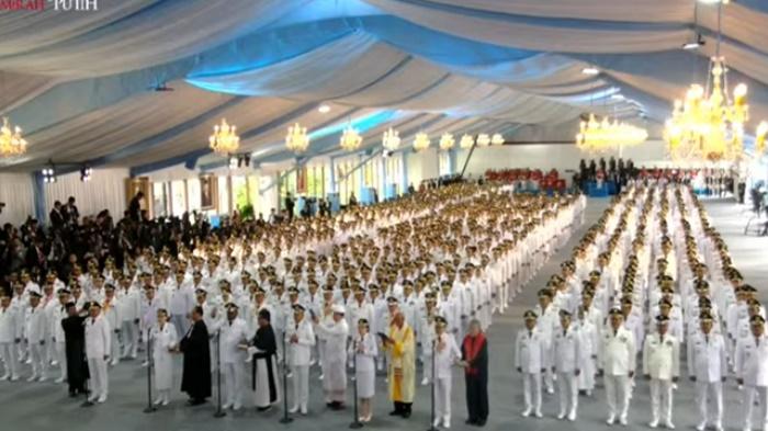 Presiden-Prabowo-Subianto-memilih-secara-simbolis-enam-kepala-daerah-yang-mewakili-seti.jpg