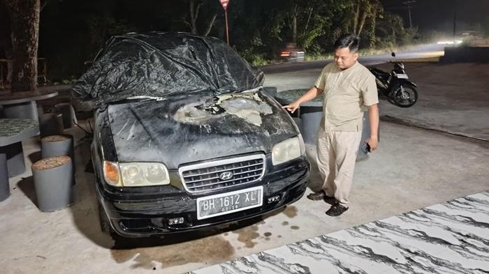 Pulang-Rekreasi-Satu-Keluarga-di-Lubuklinggau-Panik-Mobilnya-Terbakar-di-Jalan.jpg