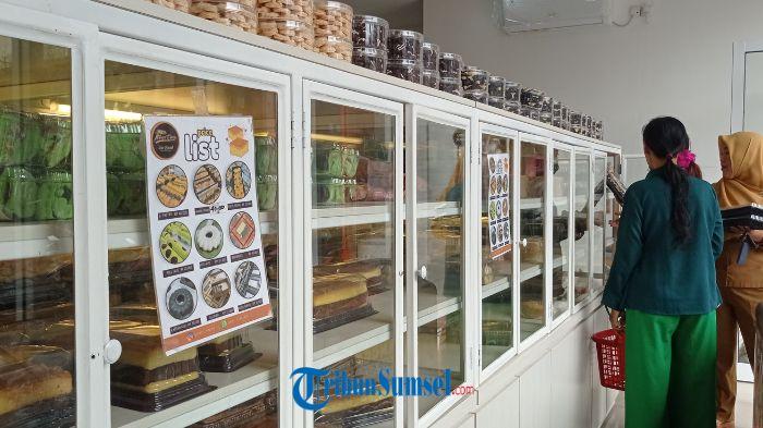 Pusat-Oleh-oleh-Palembang-Sedia-15-Macam-Kue-Basah-Berbagai-Varian-Rasa-dan-Harga.jpg
