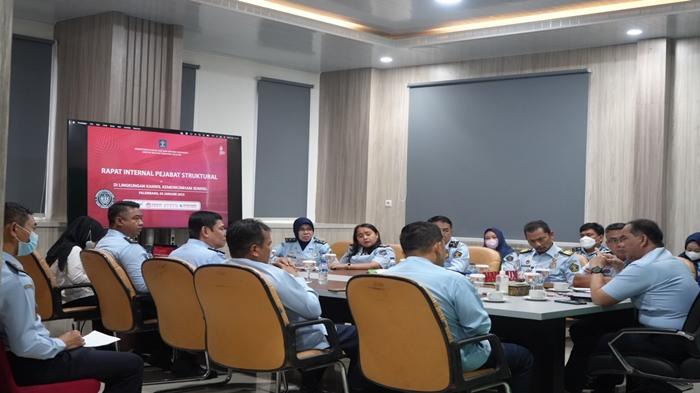 Gelar Rapat Internal, Kakanwil Kemenkumham Sumsel Ilham Djaya Minta Saling Dukung Satukan Visi