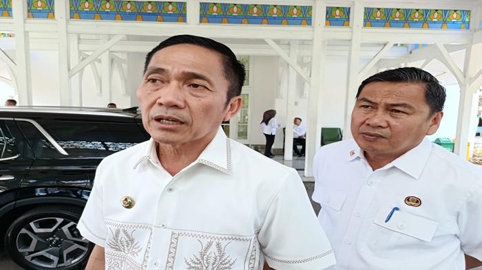 Ratu-Dewa-Wajibkan-Pegawai-Pemkot-Palembang-Naik-Angkutan-Umum-di-Hari-Tertentu-Mulai-Oktober-2025.jpg