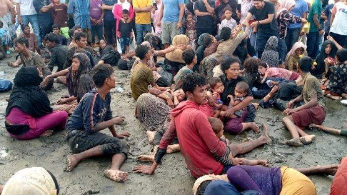 Ratusan-Imigran-Rohingya-terdampar-di-Pantai-Ujong-Pie-Kecamatan-Muara-Tiga.jpg