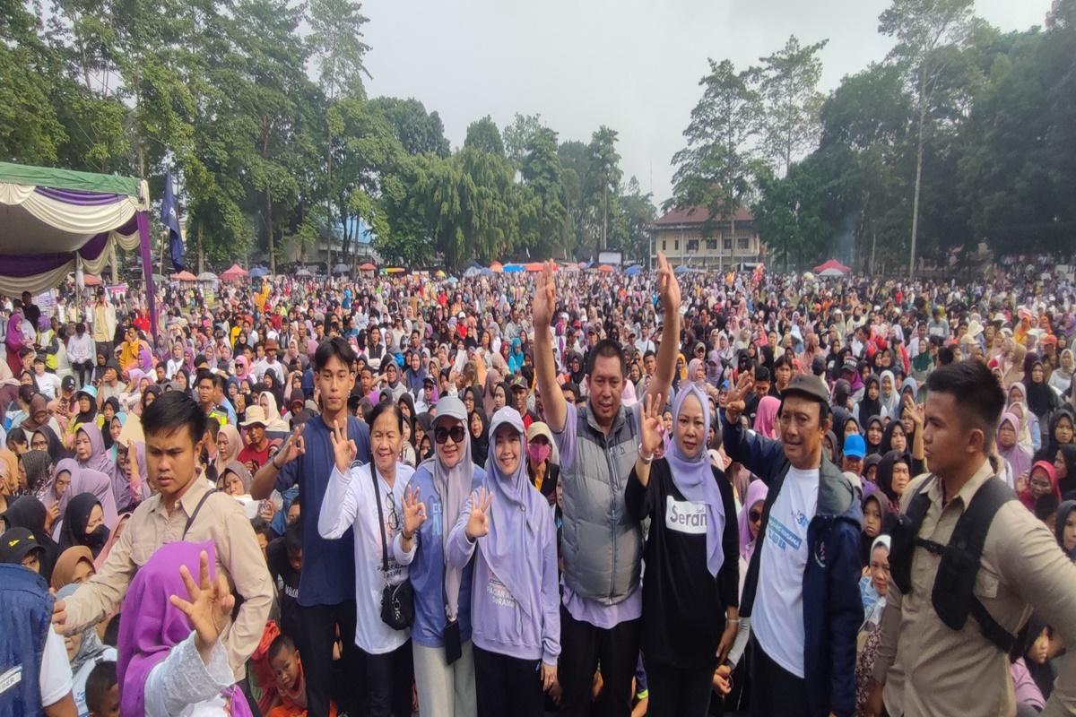 Ribuan-Massa-Ramaikan-Kampanye-Akbar-Ludi-Bertha-di-Alun-alun-Selatan-Pagar-Alam.jpg