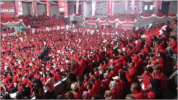 Ribuan-kader-dan-simpatisan-PDIP-merahkan-GOR-Dempo-Jakabaring.jpg