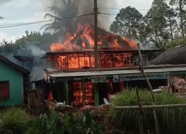 Kebakaran di Desa Tanjung Ning Simpang Empat Lawang, 3 Korban Derita Kerugian Hingga Rp 400 Juta