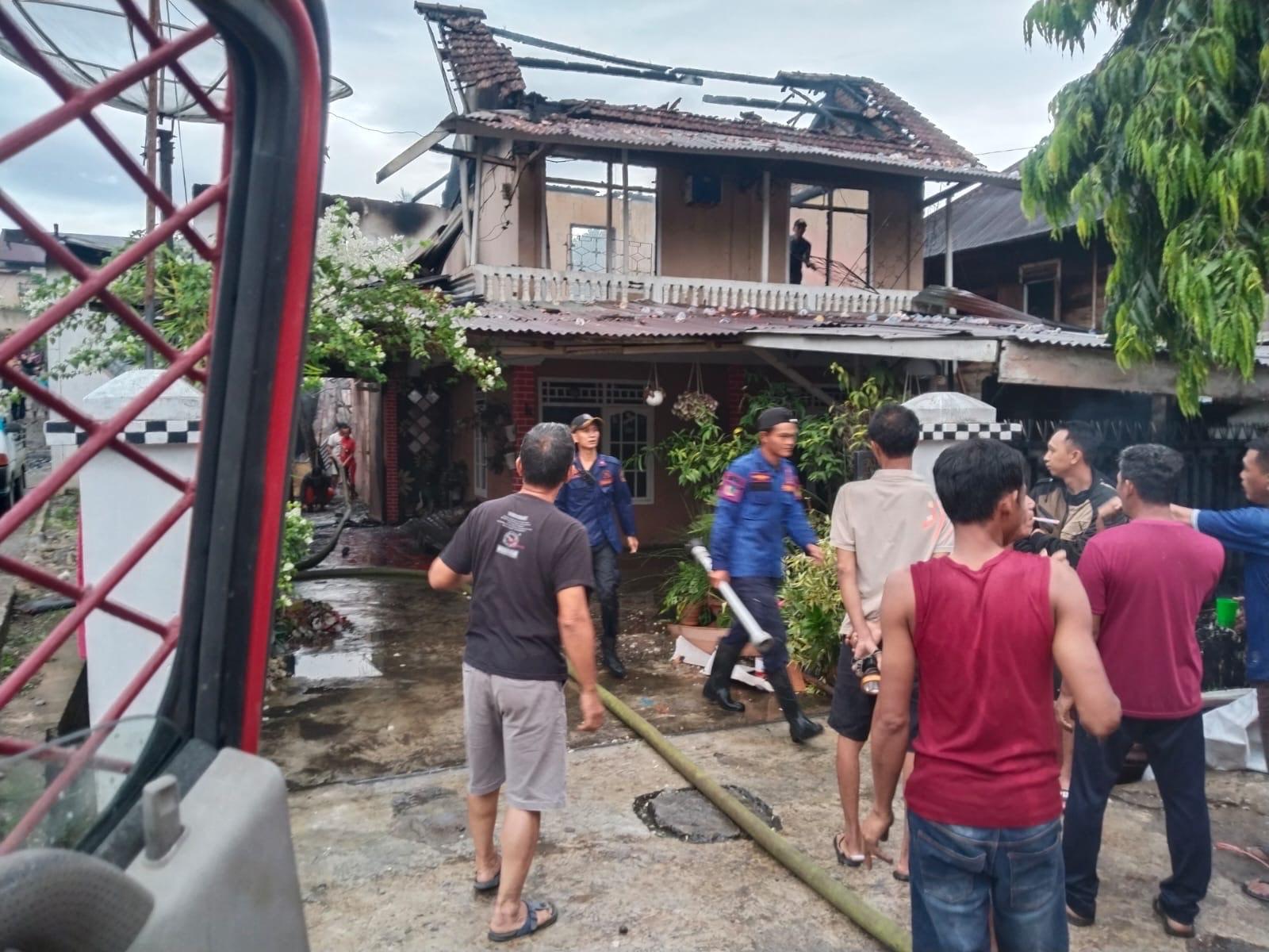 Saat-Warga-Masih-Tertidur-Lelap-2-Rumah-di-Empat-Lawang-Terbakar-Kerugian-Hingga-Rp-500-Juta.jpg