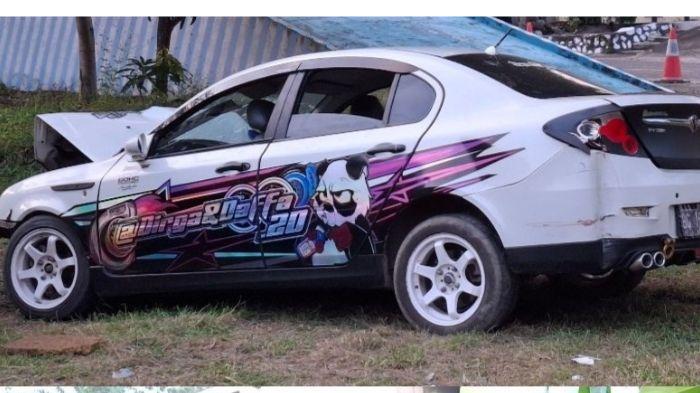 Salah-Ambil-Jalur-Sedan-Adu-Banten-Dengan-Truk-di-Jalinsum-Palembang-Indralaya-RIngsek.jpg