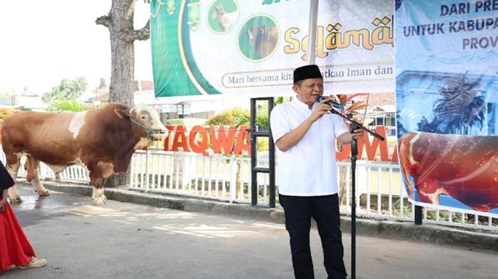 Sapi-Dari-Prabowo-Subianto-Seberat-1-Ton-Dipotong-di-Masjid-At-Taqwa-Belitang-OKU-Timur.jpg