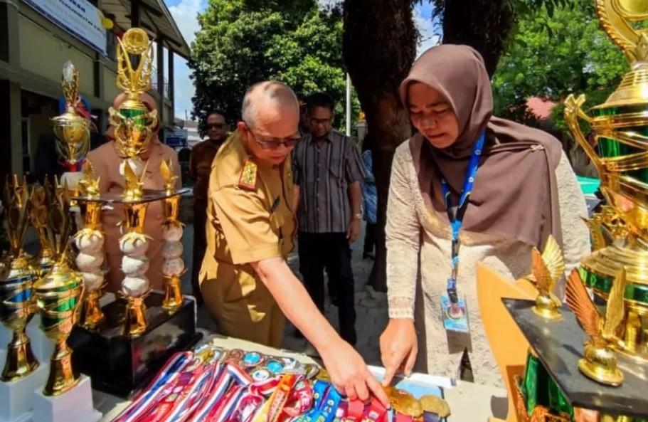 Sekda Ogan Ilir Hadiri Gebyar Gelar Karya oleh SMP Negeri 1 Indralaya