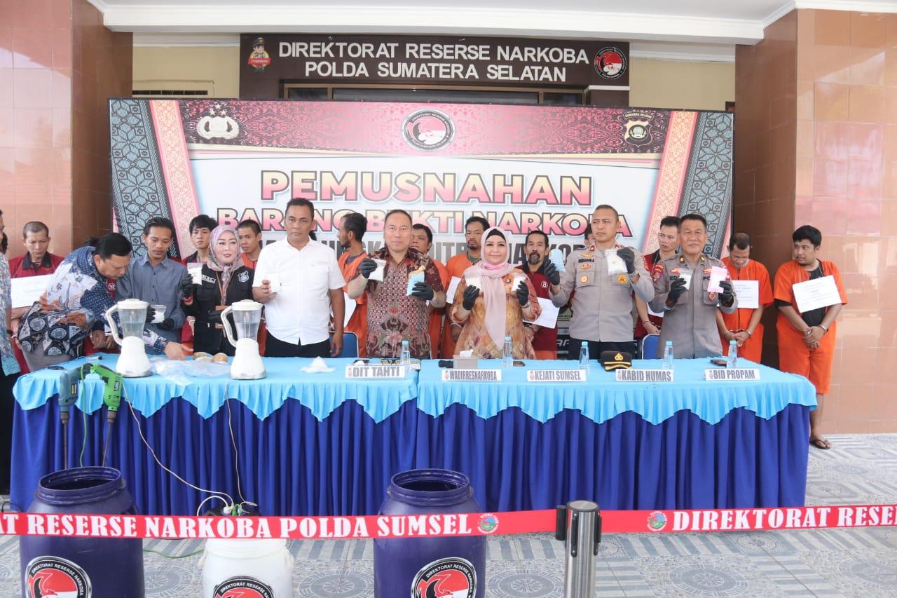 Selamatkan-31-Ribu-Jiwa-Ditresnarkoba-Polda-Sumsel-Blender-Barang-Bukti-Narkotika.jpg