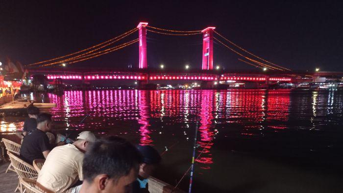 Sensasi-Berbeda-Kedai-Sedolor-Mancing-Palembang-Bisa-Mancing-Sambil-Menikmati-Jembatan-Ampera.jpg