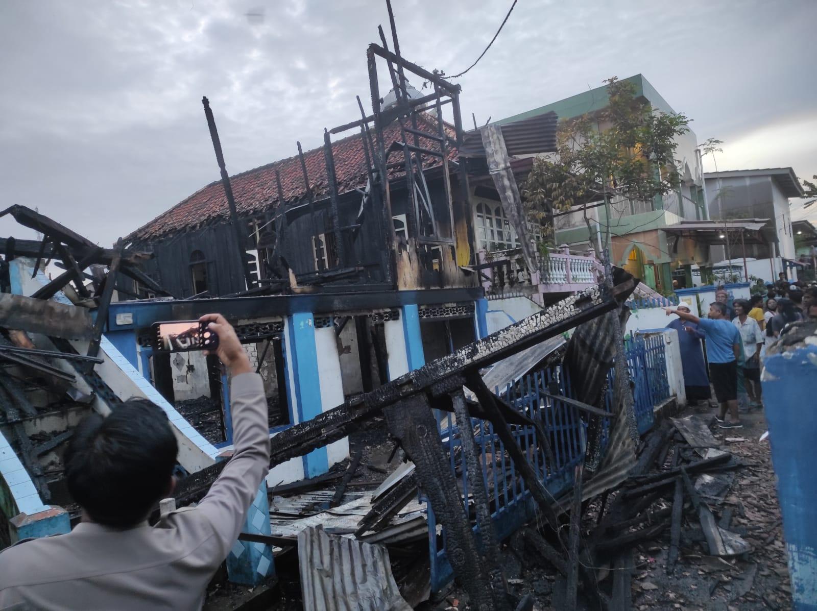 Kebakaran di Lorong Roda, Talang Semut Hanguskan 2 Rumah, Berawal dari Api di Teras Lantai 2