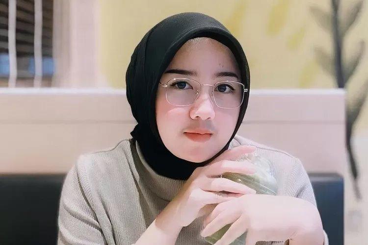 Sosok-Salmania-selebgram-wanita-tengah-disorot-diduga-sedang-menjalin-pendekatan.jpg