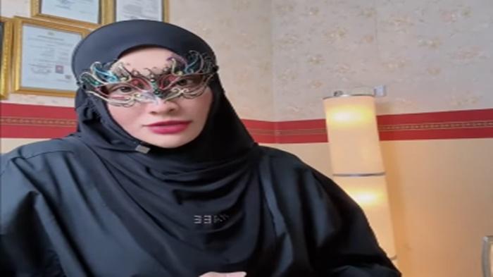 Sosok-dr-Amira-Farahnaz-atau-dikenal-Doktif-alias-Dokter-Detektif-disorot-usai-re.jpg