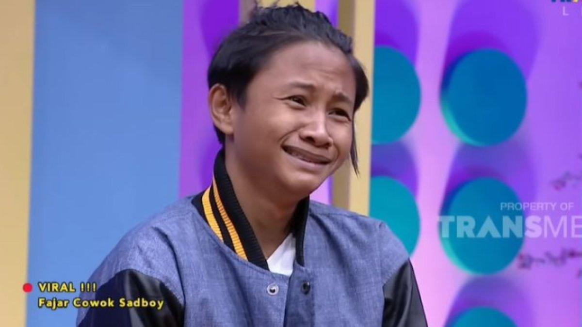 Alami Kecelakaan hingga Kuku Lepas, Kebiasaan Fajar Sadboy Naik Motor Tanpa Helm Disorot