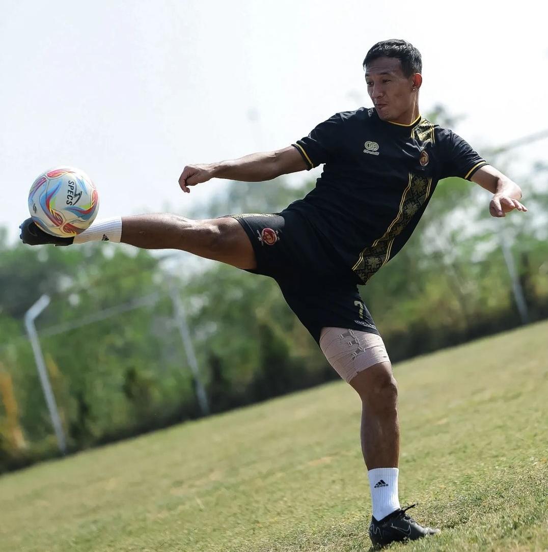 Sriwijaya-FC-Terancam-Kehilangan-Chencho-Gyeltshen-Saat-Berhadapan-Dengan-PSPS-di-Liga-2-Indonesia.jpg