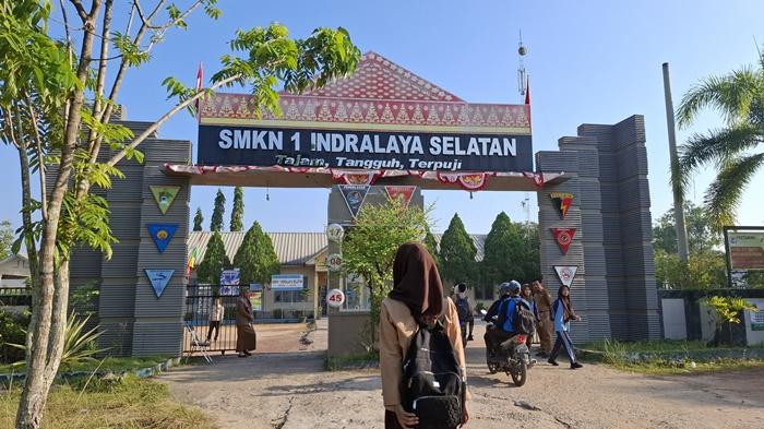 Sudah-Bayar-Rp18-Juta-Siswa-SMKN-1-Indralaya-Selatan-di-Ogan-Ilir-Ngeluh-Tak-Kunjung-Dapat-Seragam.jpg