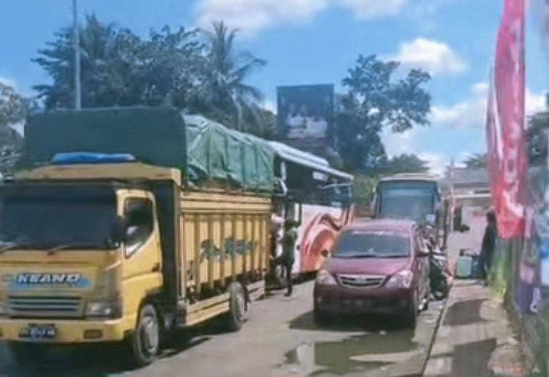 Sudah H+8 Lebaran, Penumpang Bus di Desa Celikah OKI Masih Ramai, Harga Tiket Turun