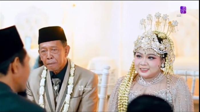 Tangkapan-layar-momen-pernikahan-kakek-Tarman-dan-Sheila-Arika-Viral-kisah.jpg