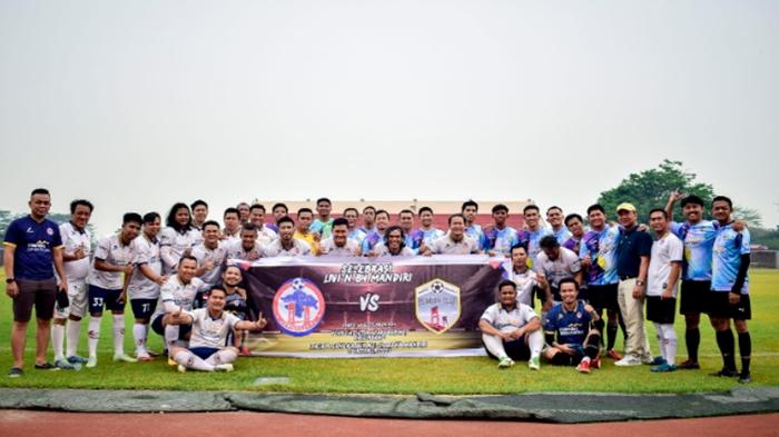 Terus Dukung Jurnalis FC, Bank Mandiri Beri Jersey Baru Untuk Laskar Deadline